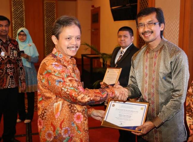 ATB Terima Penghargaan dari Kanwil DJP Riau-Kepri